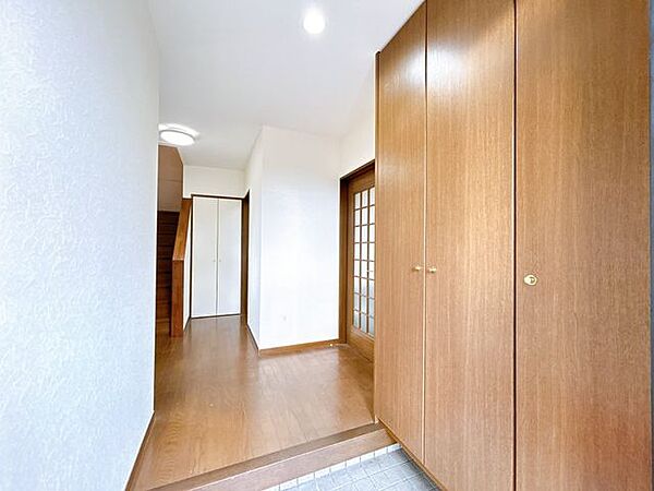 【現況販売】玄関ホールを撮影しました。