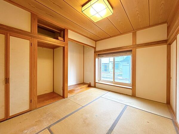 【現況販売】一階北西側約6畳和室を撮影しました。