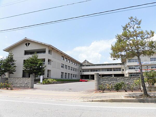 detached 山形県村山市楯岡鶴ケ町1丁目13-5
地図を見る