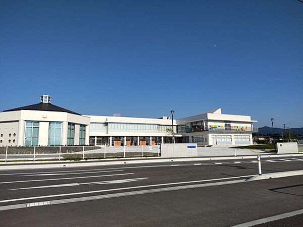 detached 山形県東根市神町営団一条通り12-12-5
地図を見る