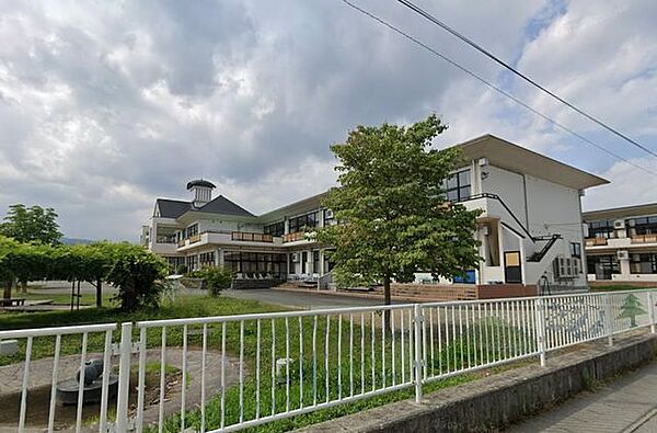 谷地中部小学校450ｍ（徒歩6分）