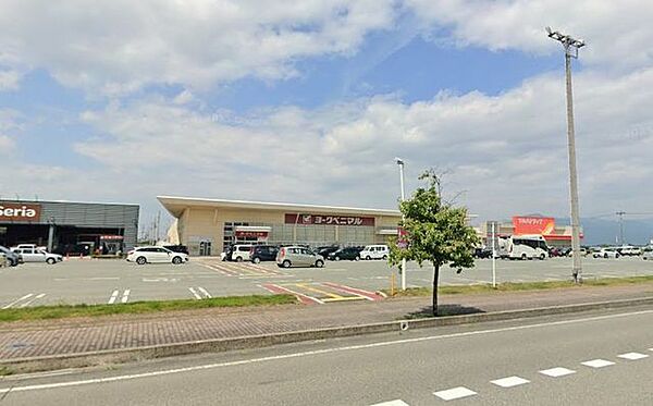 ファミリーマート河北体育館前店 ヨークベニマル河北店様1600ｍ（徒歩20分/車4分） 350m