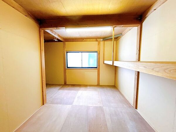 【リフォーム中】2階の物入スペースです。趣味のお部屋としてもお使いいただけます。こちらもしっかりとクリーニングいたします。