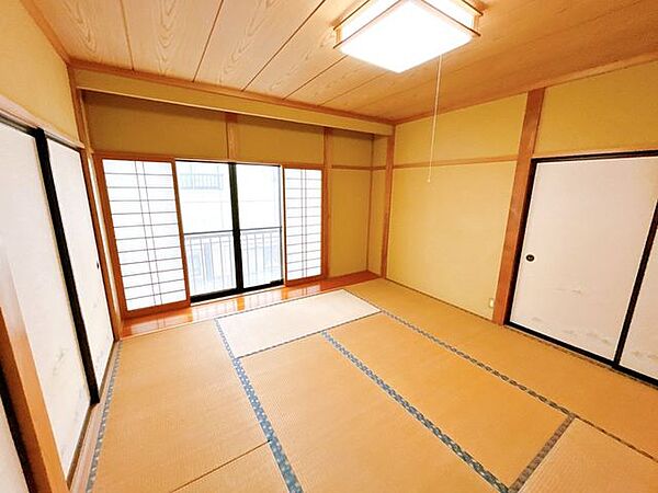 【リフォーム中】2階南西側8畳和室は畳表替えを行います。