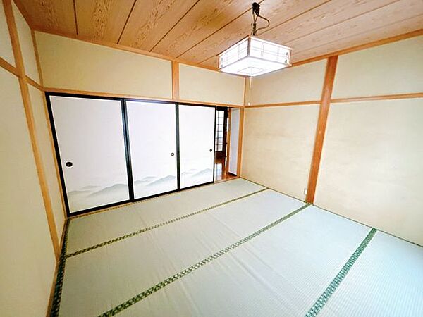 【リフォーム中】和室は畳表替えを行う予定です。一部照明器具交換も行います。