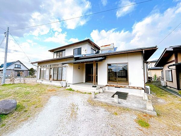 【リフォーム中】屋根にある古いソーラーは撤去いたします。撤去後屋根の塗装をするので、見栄えも良くなります。