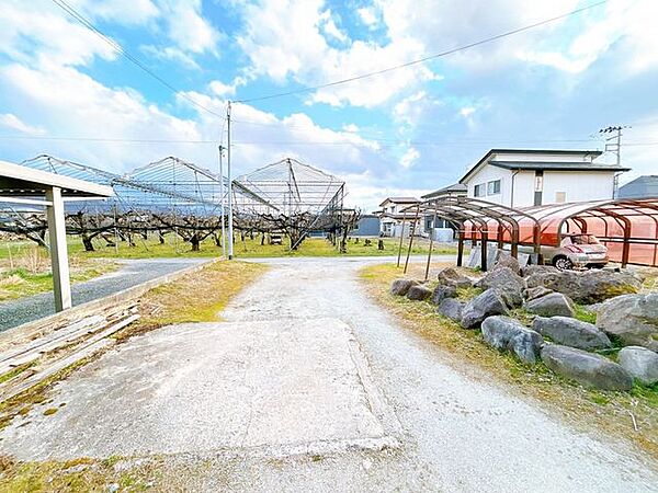 【前面道路】前面道路の写真です。