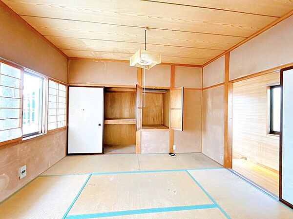 【リフォーム中】2階和室は洋室に変更いたします。クローゼットも新設するので、お洋服の収納にも便利です。