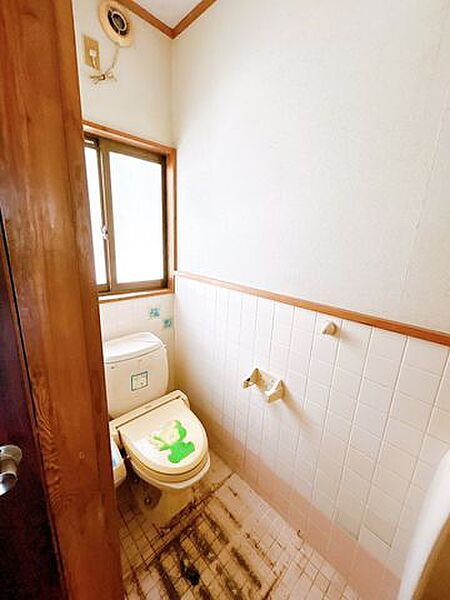 【リフォーム中】トイレはジャニス製のものに新品交換予定です。床はクッションフロア、天井壁はクロス貼替を行います。