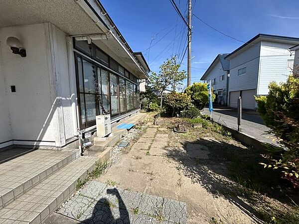 【リフォーム中】お庭の木は一部伐採と剪定を行います。