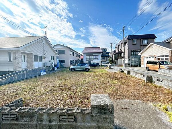 【リフォーム中】駐車場の門柱は撤去予定になります。東側と南側から出入りできるのでらくちんですね。