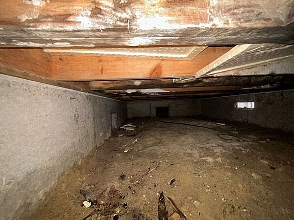 中古住宅の3大リスクである、雨漏り、主要構造部分の欠陥や腐食、給排水管の漏水や故障を2年間保証します。その前提で床下まで確認の上でリフォームし、シロアリの被害調査と防除工事もおこないます。
