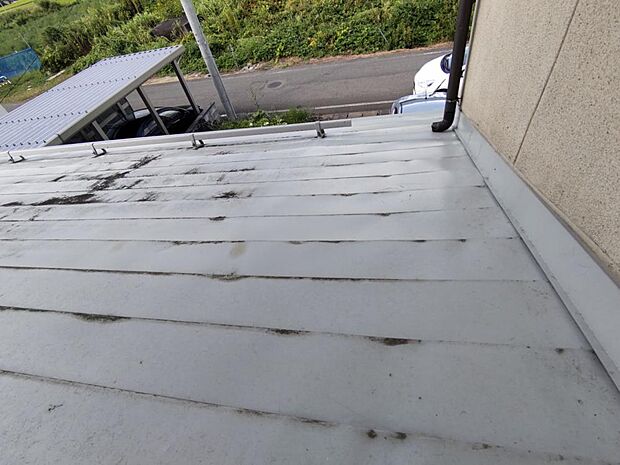屋根は補修点検をししっかりと塗装いたします(お引き渡し後、春になってからの施工になります)