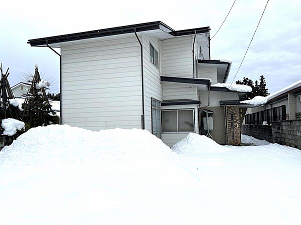 detached 山形県米沢市直江町6-31
地図を見る