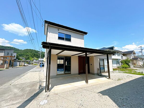 detached 山形県南陽市二色根202-16
地図を見る