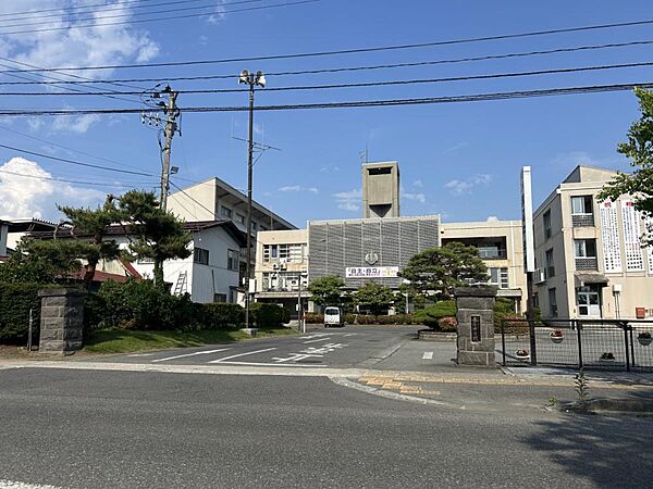 detached 山形県南陽市二色根202-16
地図を見る