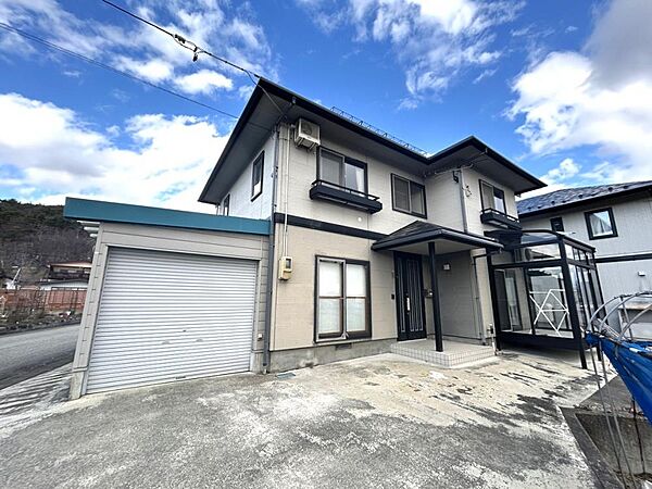 detached 山形県南陽市三間通709-6
地図を見る