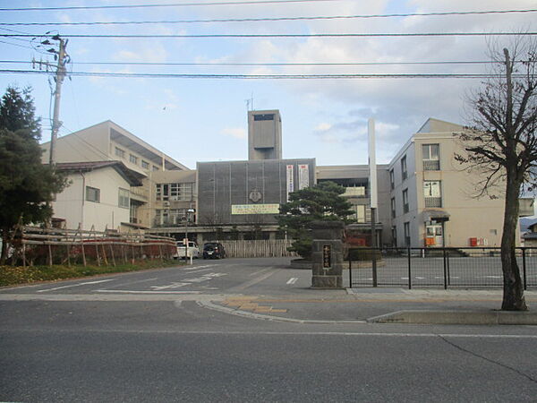 detached 山形県南陽市三間通709-6
地図を見る