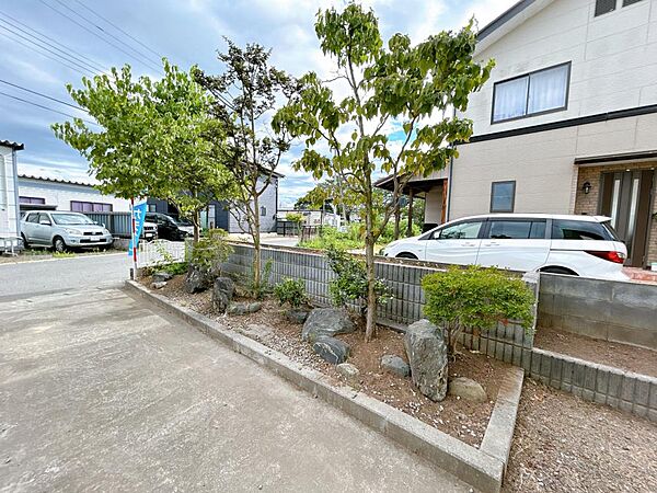 detached 山形県米沢市中田町858-19
地図を見る