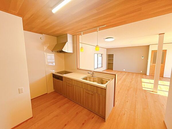 【リフォーム済／キッチン】幅約240cmのキッチンを設置しました。