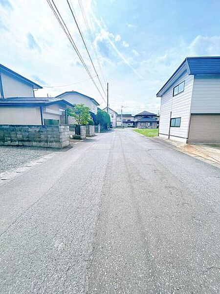 公道幅員約7ｍ。駐車がしやすいです。