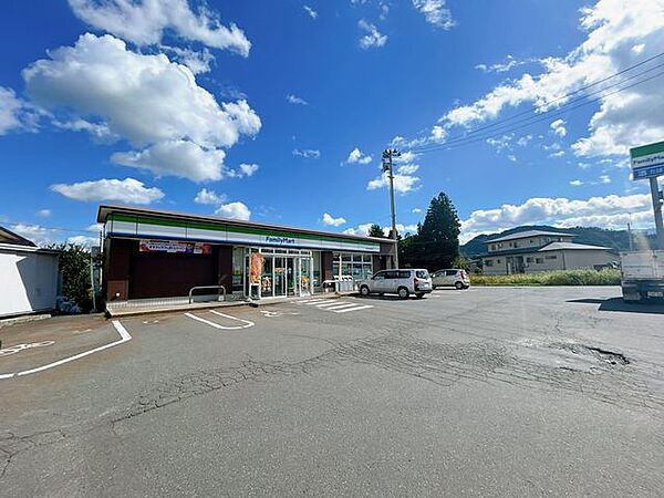 ファミリーマート桑山団地前店 コンビニまで700ｍ（徒歩9分）
