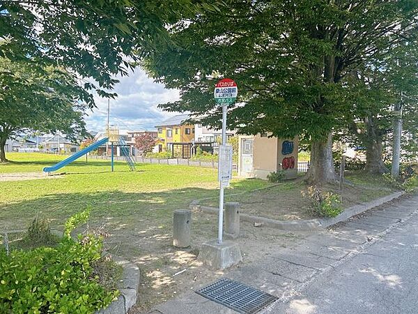 マックスバリュ米沢駅前店 桑山公園前バス停まで300ｍ（徒歩4分） 3000m