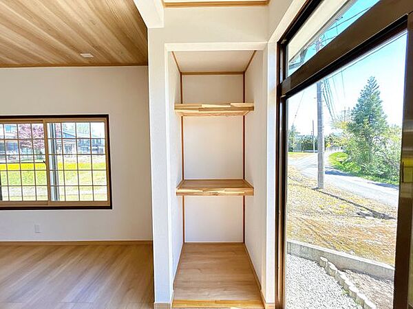 【リフォーム済／収納スペース】棚を新設いたしました。