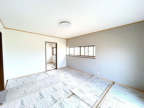 【リフォーム中／洋室10帖】間取り変更で洋室10帖になります。床フローリング張替え、壁天井クロス貼替え、建具交換、照明交換します。寝室にちょうどいい大きさのお部屋です。
