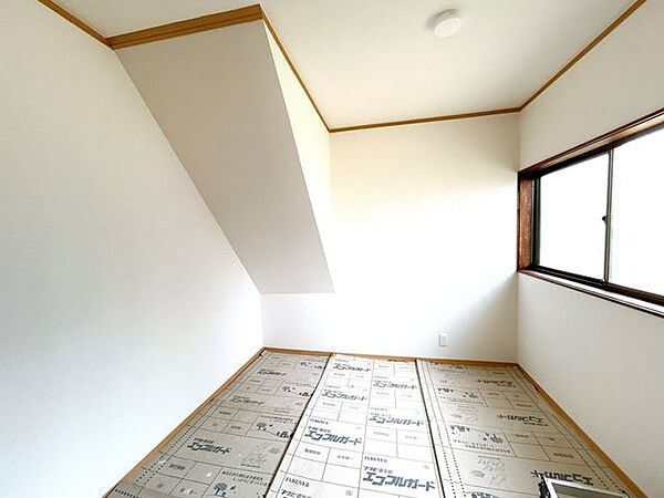 【リフォーム中／書斎】洋室10帖隣接する書斎です。床フローリング張替え、壁天井クロス貼替え、照明交換、建具交換をします。書斎や趣味のお部屋にいいですね。