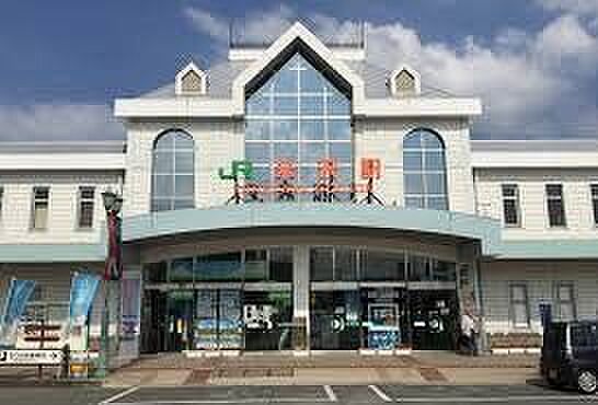 イオンタウン米沢 山形新幹線米沢駅400ｍ（徒歩5分）猛暑日や雨の日、雪の日でも、駅までの徒歩時間が短いため負担が少なくて良いですね。 600m