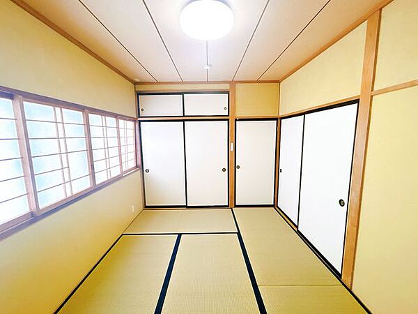 【リフォーム済／2階和室】2階和室6畳は畳の表替え壁塗装、照明交換しました。