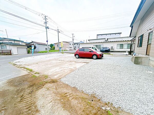 【リフォーム済／駐車場】駐車5台以上可能です。駐車苦手でも安心のカースペースです。