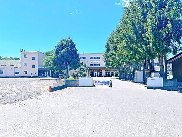 東部小学校まで1800ｍ(徒歩23分)