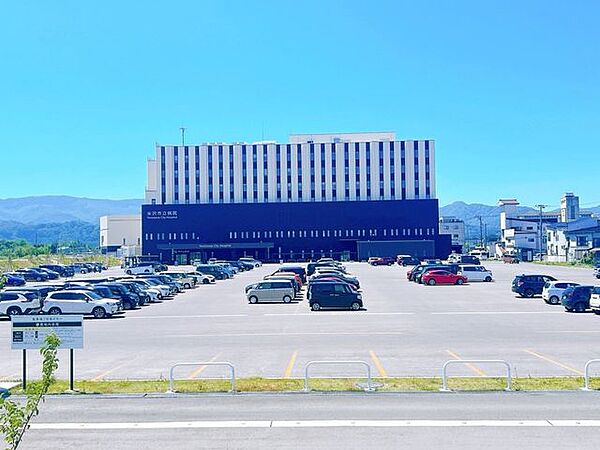 米沢市立病院まで3300ｍ（徒歩33分）