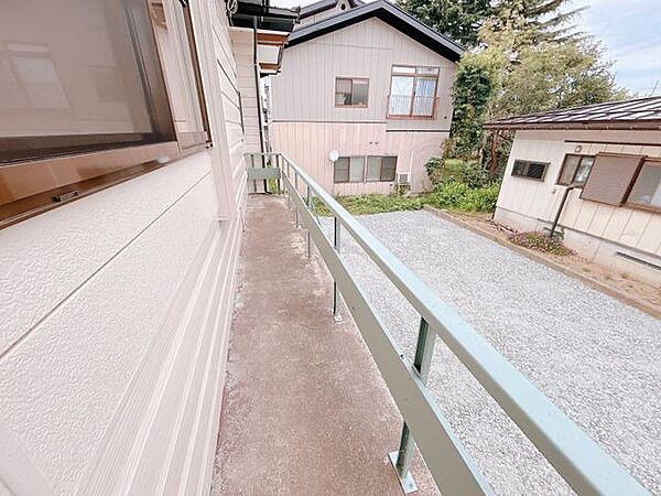 【リフォーム済／東側バルコニー】柵、手摺は強度点検、塗装を行いました。見晴らし良いスペースとなります。