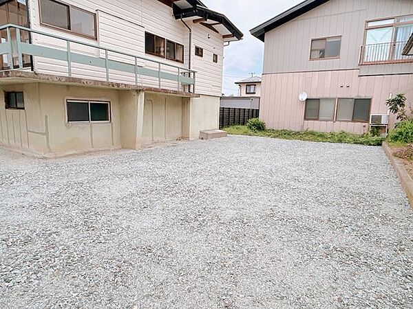 【リフォーム済／庭】整地、砕石敷き込みをしてます。BBQできる充分な広さがあります。