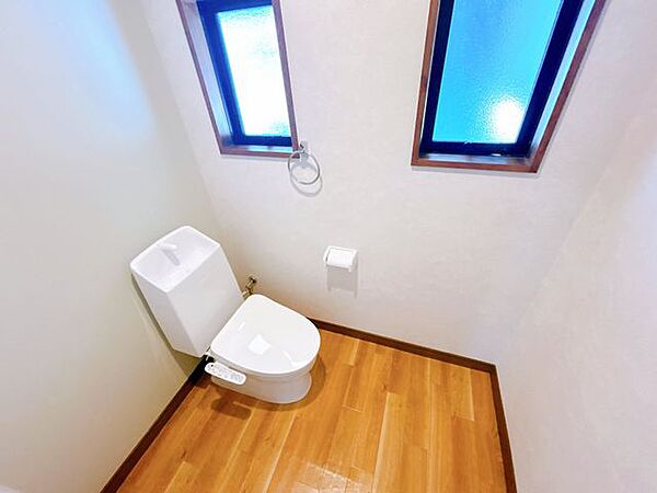 【リフォーム済／トイレ】1階トイレは新品に交換しました。接肌に触れるところなので設備が新しいと気持ちいいですね。