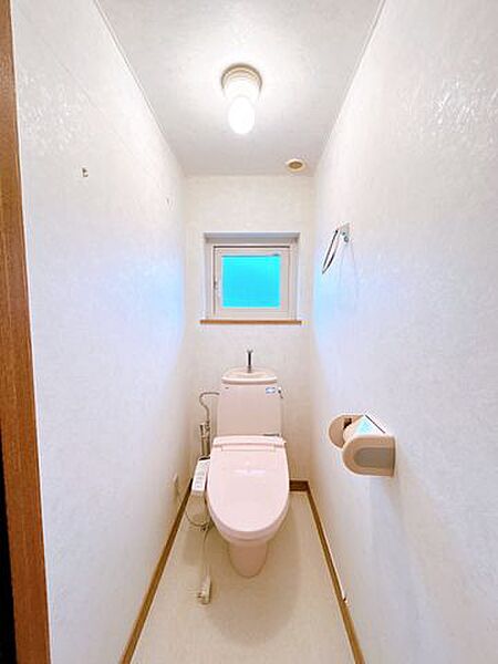 2階トイレです。二つトイレがあると便利ですね。