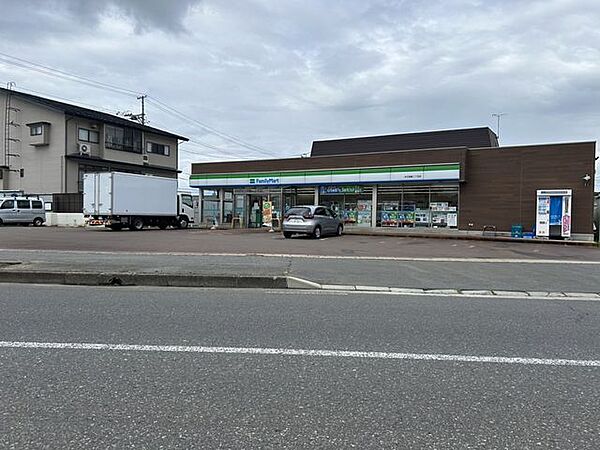 【周辺施設／コンビニ】ファミリーマート米沢御廟二丁目店様まで1500ｍ（徒歩19分）