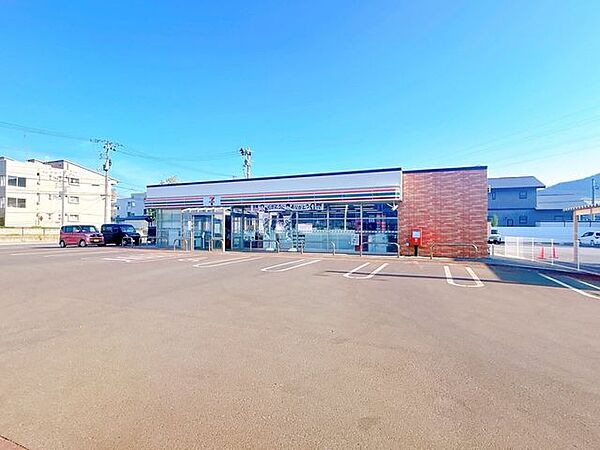 セブンイレブン米沢林泉寺店まで約900ｍ（徒歩約12分）