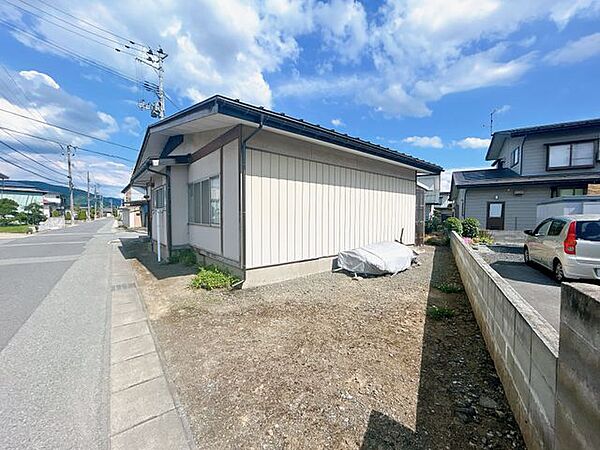 西側の外観。