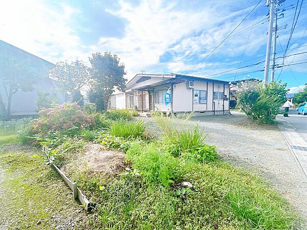 敷地内に平家があります。
