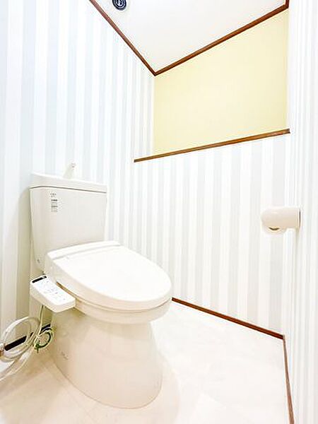 【リフォーム中】トイレの写真です。クリーニングを行います。