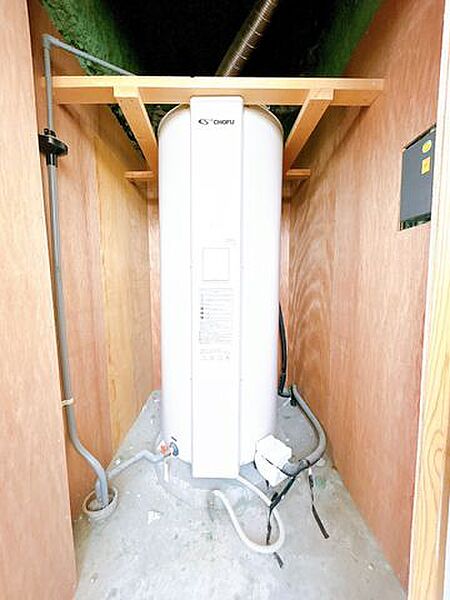 【リフォーム中】電気温水器です。新品交換致します。