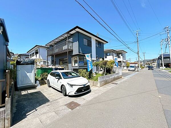 【外観写真】外壁屋根塗装を行いました。植栽剪定等のお庭整備も行います。
