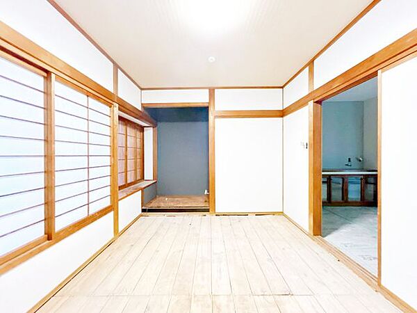 【リフォーム中】1階和室です。畳は表替え、ふすま障子は張り替えます。い草の香りに癒される、居心地の良いお部屋に仕上がります。