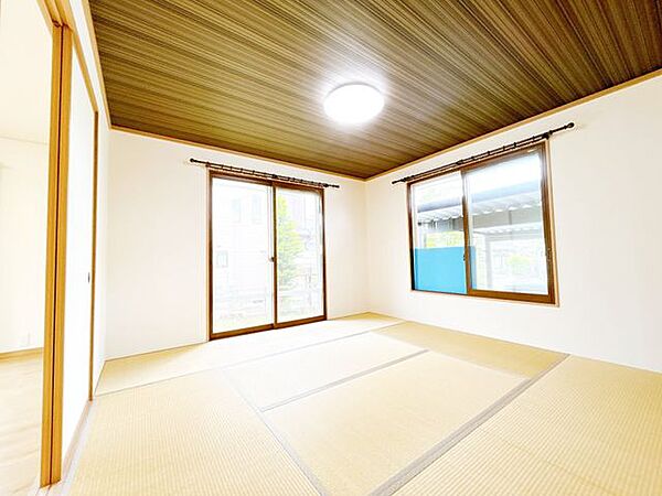 【リフォーム済】1階8帖和室です。室内はクリーニング。