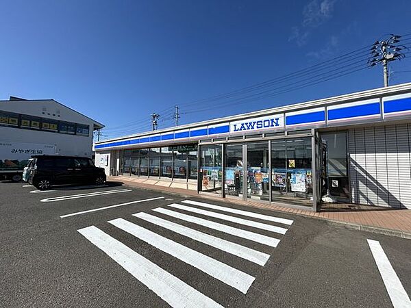 ローソン大和もみじケ丘三丁目店様まで徒歩2分。 130m