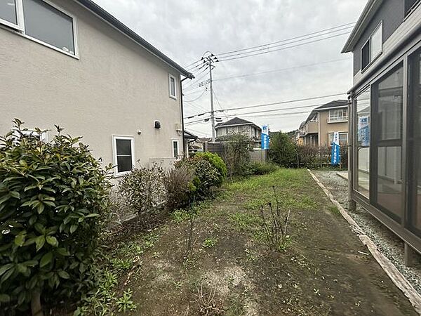 【リフォーム済】庭です。南向きなので家庭菜園やBBQなどお楽しみいただけます。